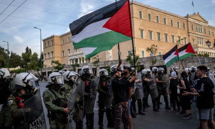 بالفيديو: مسيرة مؤيدة لفلسطين في اليونان واندلاع إشتباكات