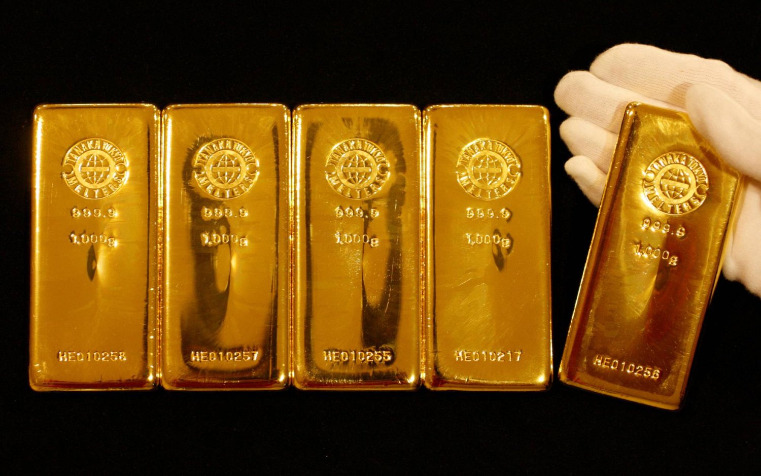 الذهب يتجه لتسجيل أكبر خسائر أسبوعية 