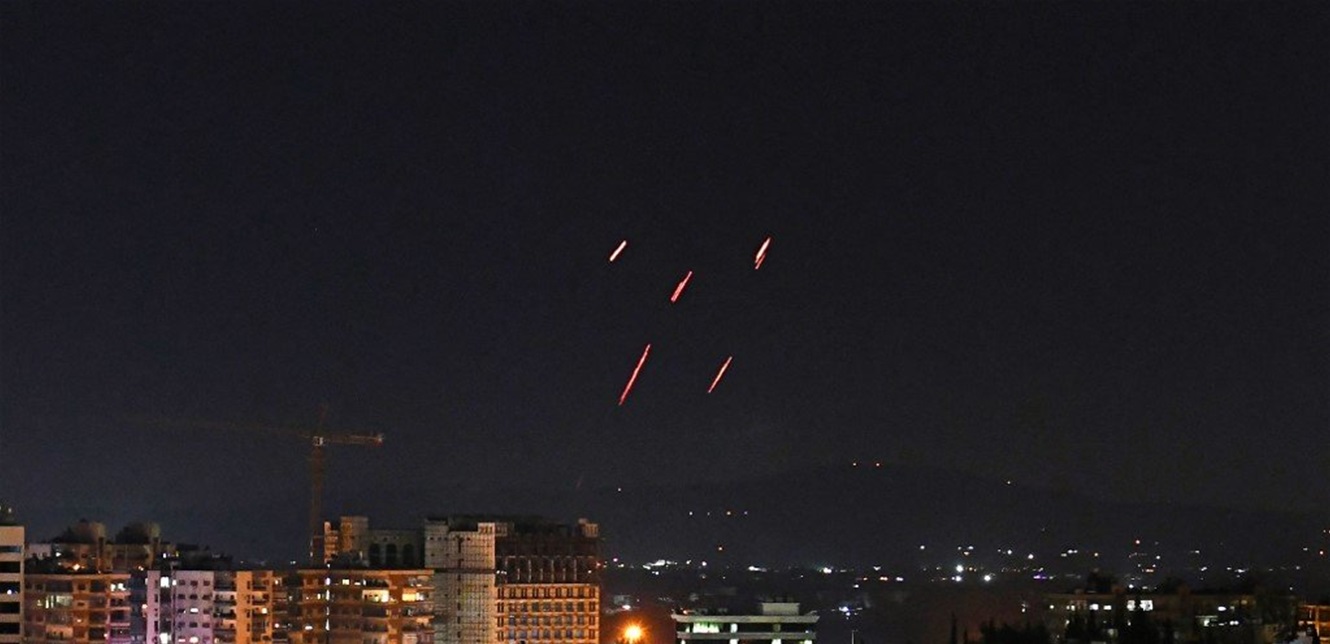 انفجارات تهزّ دمشق... ضربة إسرائيلية تستهدف موقعًا لحزب الله