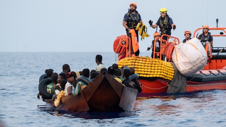 رحلات بحرية خطيرة عبر البحر المتوسط..غرق مهاجر ووصول نحو 140 آخرين إلى اليونان