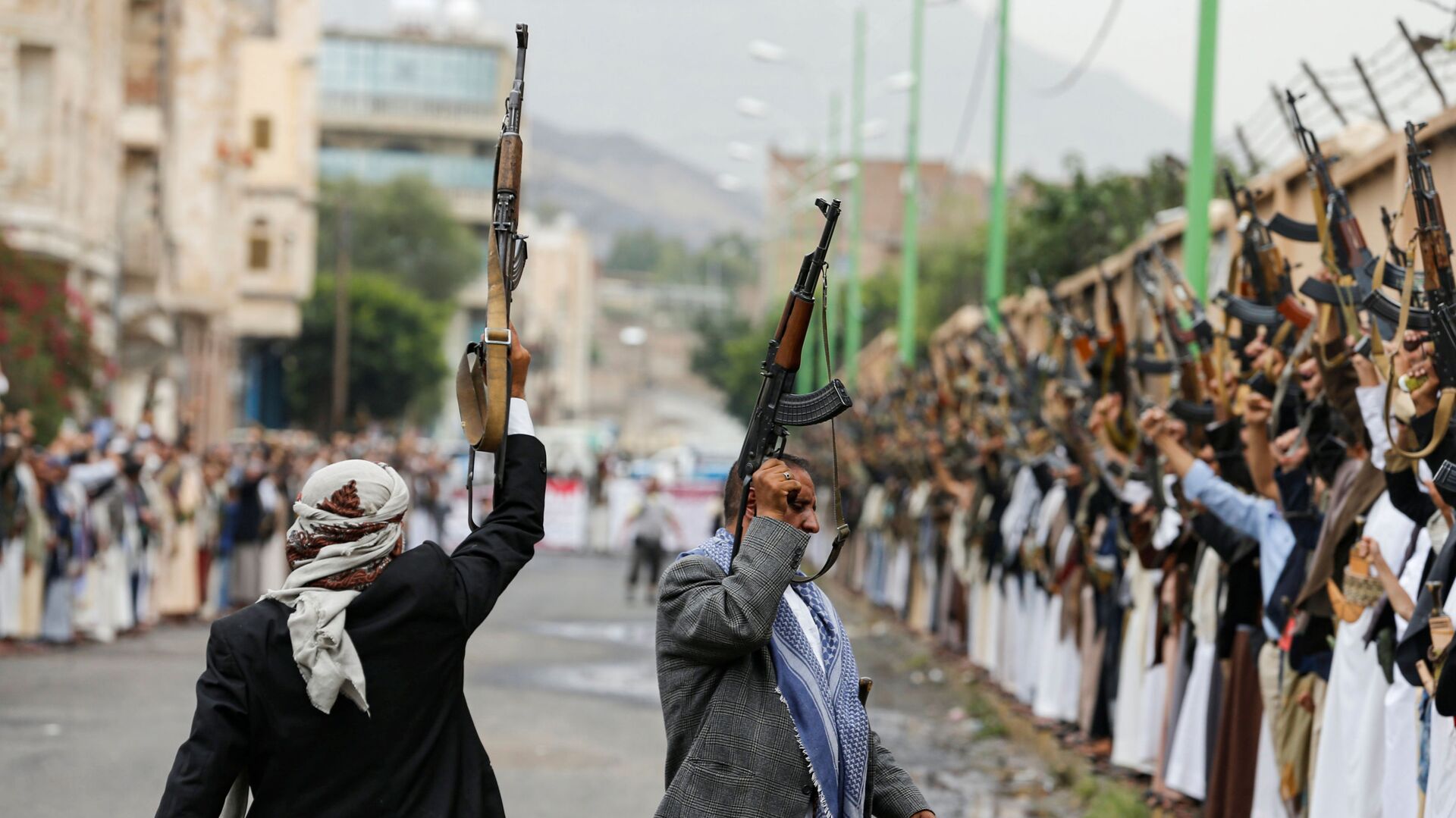 الحوثيون يصعّدون... المرحلة الرابعة بدأت 