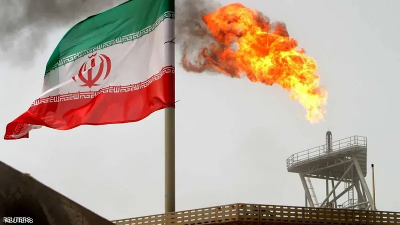 إيران تقرّ خطة لرفع إنتاج النفط