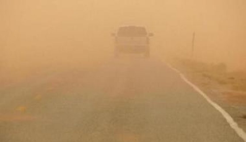 موجة غبار واسعة تُهدد السعودية والأردن ومصر: تحذيرات وإغلاق للطرق
