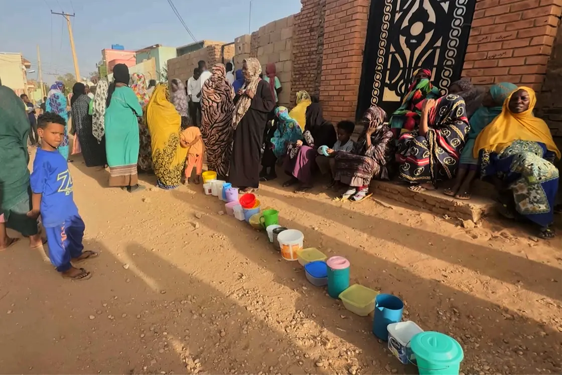 الجوع يقتل في السودان: طعام بعض الناس هو التراب!