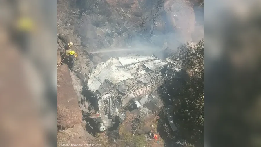 جنوب إفريقيا.. حادث مروع يُودي بحياة 45 شخصًا